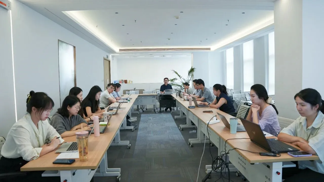 2025年第8次月度会 1.jpg 2025年第8次月度会 1.jpg