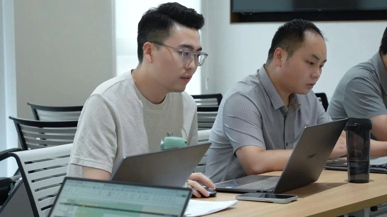 2025年第8次月度会 4.jpg 2025年第8次月度会 4.jpg