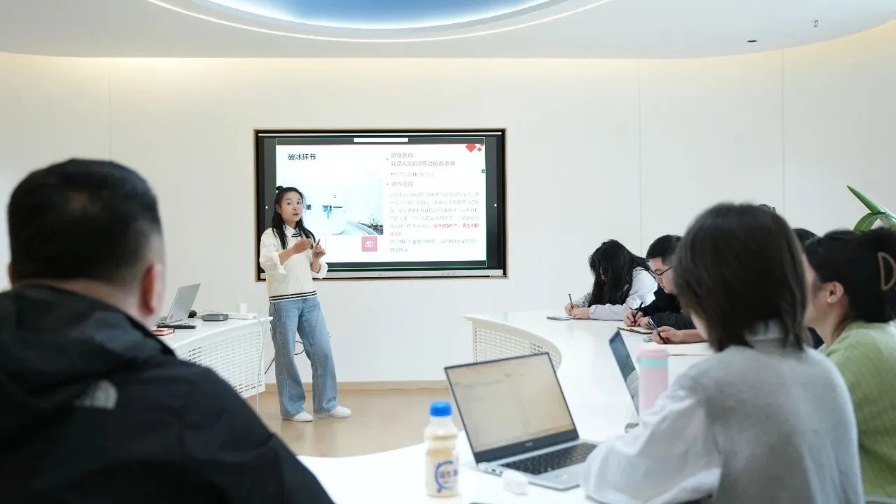 百川入海,10月新员工见面 1.jpg 百川入海,10月新员工见面 1.jpg